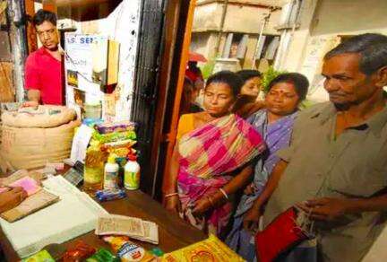 उत्तर प्रदेश में सरकारी राशन की चुनिंदा दुकानों पर अब मिलेंगी घी, दूध, ब्रेड और साबुन जैसी चीज़ें #राशन
