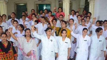 एमपी में 13,000 से अधिक सरकारी डॉक्टरों की हड़ताल को हाईकोर्ट ने बताया 'गैर-कानूनी', तत्काल काम पर लौटने को कहा #हड़ताल