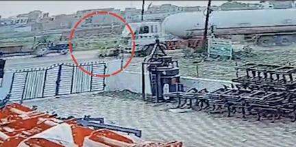 एअर इंडिया ने कॉकपिट में महिला मित्र को बुलाने वाले अपने 2 पायलट्स को हटाया: रिपोर्ट #एअर_इंडिया