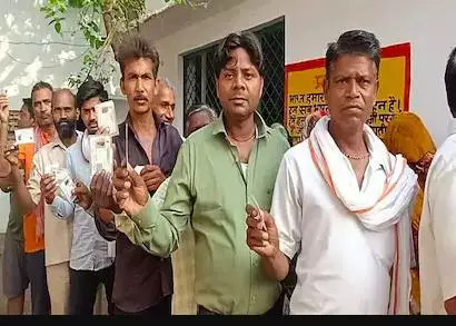उत्तर प्रदेश के 38 ज़िलों में नगर निकाय चुनाव के दूसरे चरण का मतदान जारी #निकाय_चुनाव