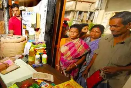 उत्तर प्रदेश में सरकारी राशन की चुनिंदा दुकानों पर अब मिलेंगी घी, दूध, ब्रेड और साबुन जैसी चीज़ें #राशन