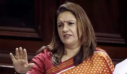 बृजभूषण ने कहा- महिला रेसलर को पिता की तरह लगाया गले; प्रियंका चतुर्वेदी ने बताया 'घिनौना' #बृजभूषण #महिला_रेसलर