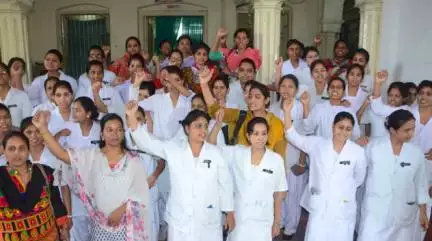 एमपी में 13,000 से अधिक सरकारी डॉक्टरों की हड़ताल को हाईकोर्ट ने बताया 'गैर-कानूनी', तत्काल काम पर लौटने को कहा #हड़ताल