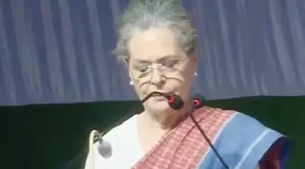 कर्नाटक में 'संप्रभुता' वाले बयान को लेकर बीजेपी ने ईसी से की सोनिया गांधी की शिकायत #सोनिया_गांधी