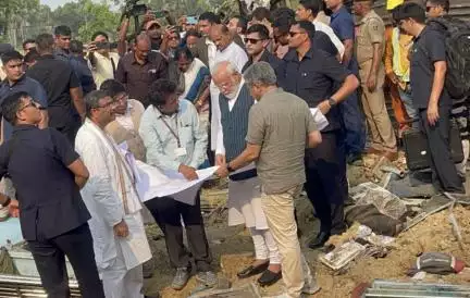 ओडिशा में ट्रेन हादसे वाली जगह पर पहुंचे पीएम मोदी #ट्रेन_हादसा