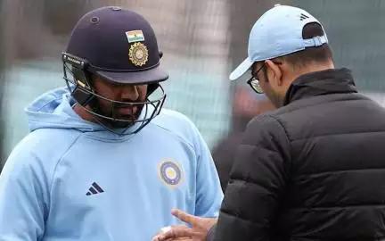 प्रैक्टिस के दौरान रोहित शर्मा के अंगूठे में लगी चोट, अंगूठे पर टेप लगाकर छोड़ा प्रैक्टिस सेशन #रोहित_शर्मा #क्रिकेट