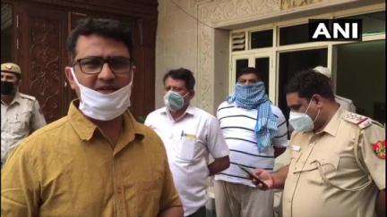 घर पर हिरासत में लिए गए दिल्ली कांग्रेस प्रमुख, प्रवासियों को बॉर्डर तक पहुंचाने का आरोप #कांग्रेस #प्रवासी_मज़दूर