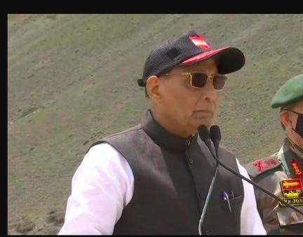 भारत की एक इंच ज़मीन भी दुनिया की कोई ताकत छू नहीं सकती: लद्दाख में रक्षा मंत्री राजनाथ सिंह #राजनाथ