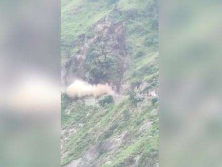 शिमला के ज्योरी इलाके के पास भूस्खलन के बाद राष्ट्रीय राजमार्ग-5 हुआ बंद, सामने आया वीडियो #भूस्खलन
