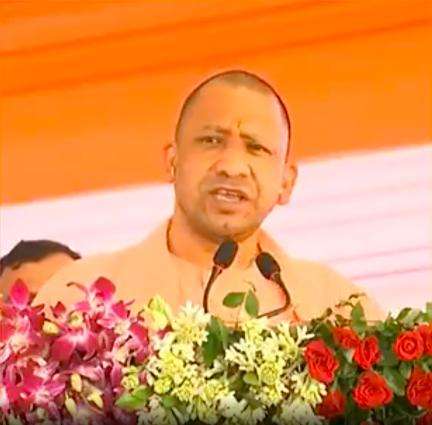 2017 के पहले कोई पर्व व त्योहार आप शांति से नहीं मना सकते थे, कर्फ्यू लग जाता थाः सीएम योगी #त्योहार #सीएम_योगी