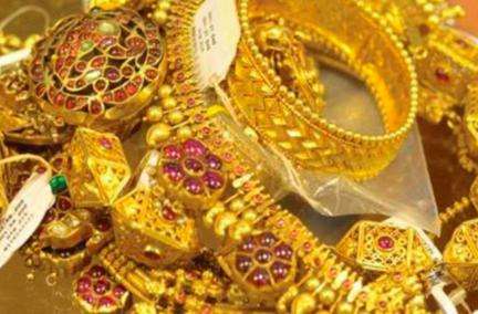 गोपालगंज में दो बाइक पर सवार 4 हथियारबंद बदमाशों ने आभूषण की दो दुकानों पर की करीब ₹8 लाख की लूट #अपराध #लूट #डकैती