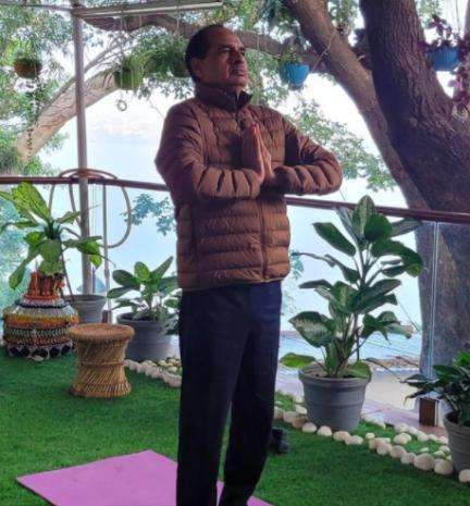 स्वामी विवेकानंद की जयंती के मौके पर सीएम शिवराज ने किया सूर्य नमस्कार, शेयर किया वीडियो #सूर्य_नमस्कार