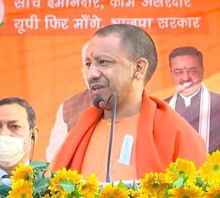 अब यूपी में पलायन नहीं प्रगति होती है, जेवर में दुनिया का सबसे बड़ा हवाई अड्डा बन रहा हैः CM योगी #यूपी_राजनीति