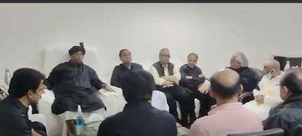 राहुल गांधी की लोकसभा सदस्यता के मुद्दे पर विपक्ष की बैठक में टीएमसी भी हुई शामिल #राहुल_गांधी #टीएमसी