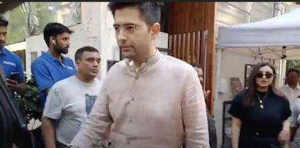 'आप' नेता ने राघव चड्ढा और परिणीति चोपड़ा को दी बधाई, वायरल हुआ ट्वीट #राघव_चड्ढा #परिणीति