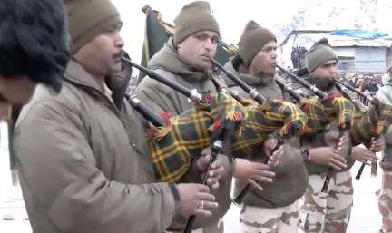 केदारनाथ मंदिर के कपाट खुलने पर ITBP के जवानों ने बैग पाइप्स पर बजाई गायत्री मंत्र की धुन; वीडियो जारी #केदारनाथ