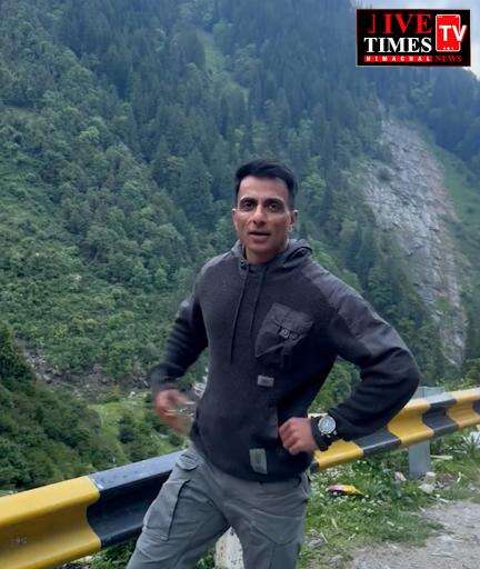 मनाली की वादियों का मजा ले रहे बॉलीवुड अभिनेता सोनू सूद