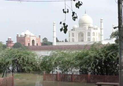 45 साल में पहली बार यमुना की बाढ़ का पानी ताजमहल की दीवारों तक पहुंचा, वीडियो सामने आया #ताजमहल