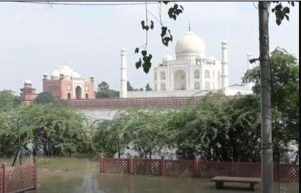 ताजमहल को कोई खतरा नहीं है: यमुना का पानी उसकी दीवारों तक पहुंचने पर एएसआई #ताजमहल