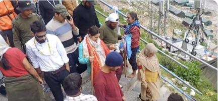 अभिनेत्री सारा अली खान ने की अमरनाथ की यात्रा #सारा_अली #अमरनाथ