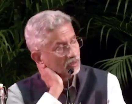 बिना बेहतर विदेश नीति के पेट्रोल और आईफोन के लिए ज़्यादा कीमत चुकानी होगी: विदेश मंत्री एस. जयशंकर #पेट्रोल #विदेश_नीति
