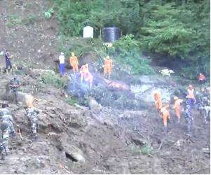 हिमाचल प्रदेश के शिमला में भूस्खलन के बाद राहत एवं बचाव अभियान जारी, 13 शव बरामद #भूस्खलन