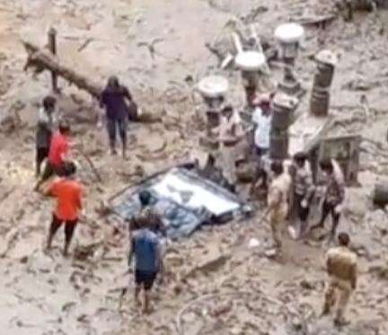 चमोली में अलकनंदा के पास ध्वस्त हुए मकान के मलबे में दबने से 2 भाइयों की मौत, पांच अन्य घायल #आपदा