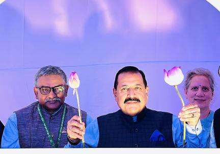 कमल की 108 पंखुड़ियों वाली नई किस्म 'नमो 108' का हुआ अनावरण #कमल