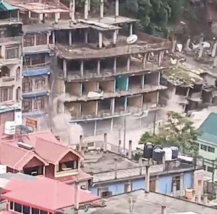 हिमाचल में भारी बारिश के चलते हुई अलग-अलग घटनाओं में अब तक 381 लोगों की हुई मौत #आपदा