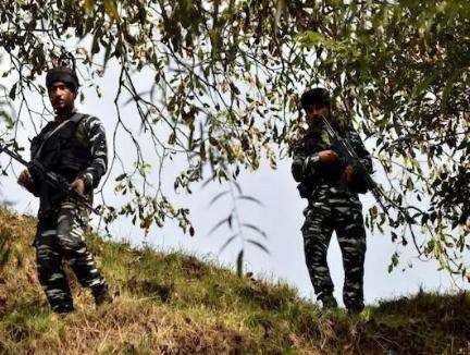 जम्मू-कश्मीर में आतंकियों व सेना में छठे दिन भी मुठभेड़ जारी, एक जला शव हुआ बरामद #आतंकवाद