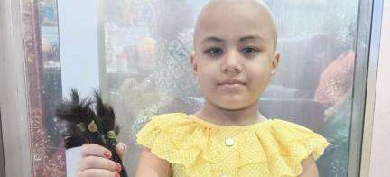 5 साल की बच्ची ने 50 वर्षीय कैंसर पीड़िता के लिए दान किए अपने बाल #कैंसर