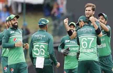 एशिया कप के इतिहास में पहली बार तेज़ गेंदबाज़ों ने एक पारी के सभी 10 विकेट लिए #एशिया_कप #क्रिकेट