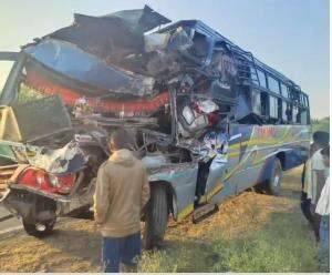 राजस्थान के प्रतापगढ़ में ट्रक में घुसी धार्मिक यात्रा पर जा रहे लोगों से भरी बस, 4 लोगों की मौत व 18 घायल #सड़क_हादसा