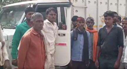 उन्नाव में प्रेमिका से मिलने पहुंचे युवक को लड़की के परिजन ने पीटा, अगले दिन पेड़ से लटका मिला शव #प्रेमी #हत्या