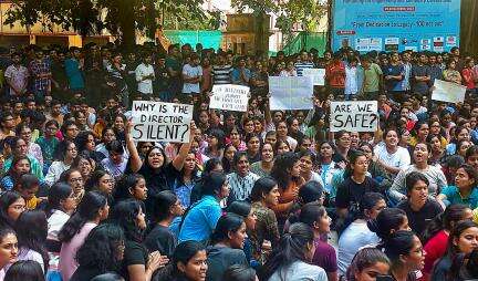 छात्रा को जबरन किस करने व कपड़े उतरवाए जाने की घटना के बाद आईआईटी बीएचयू में लगाए जाएंगे सीसीटीवी कैमरे #बीएचयू