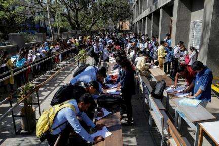 2022-23 में किन राज्यों व केंद्रशासित प्रदेशों में ग्रैजुएट्स के बीच बेरोज़गारी दर सर्वाधिक और सबसे कम थी? #रोज़गार