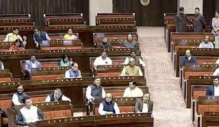 लोकसभा से 3 और सांसद किए गए निलंबित, संसद से निलंबित सांसदों की संख्या हुई 146 #राजनीति #संसद