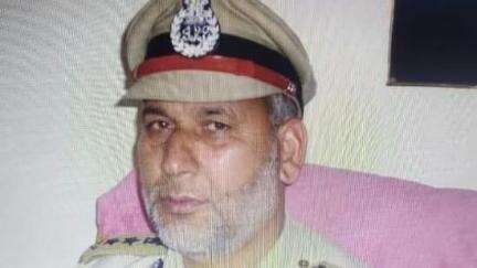 आतंकियों ने कश्मीर की मस्जिद में रिटायर्ड पुलिस अधिकारी की गोली मारकर की हत्या #अपराध #आतंकी_हमला
