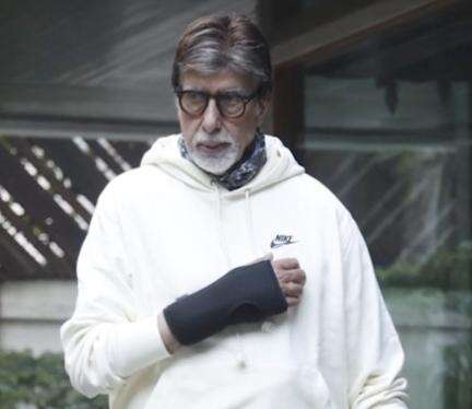 अमिताभ बच्चन ने किया हाथ की सर्जरी होने का खुलासा, रिस्ट ब्रेस पहने हुए तस्वीरें कीं शेयर #अमिताभ_बच्चन #बॉलीवुड
