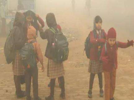 यूपी में भीषण ठंड व शीतलहर के चलते फिर बढ़ाई गईं कई ज़िलों में स्कूलों की छुट्टियां #ठंड #शीतलहर #स्कूल_बंद
