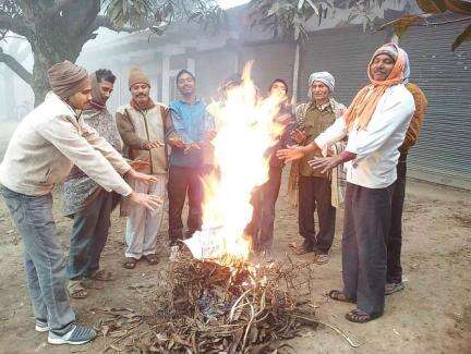 उत्तर प्रदेश में ठंड को लेकर मौसम विभाग ने 10 से अधिक ज़िलों के लिए जारी किया 'रेड' अलर्ट #मौसम #ठंड