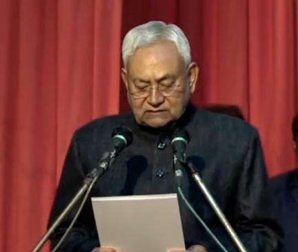 नीतीश कुमार ने बीजेपी के समर्थन से ली बिहार के सीएम पद की शपथ, 9वीं बार बने मुख्यमंत्री #नीतीश