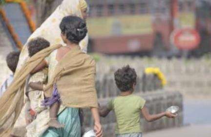 45 दिन में भीख मांगकर जोड़े ₹2.5 लाख: इंदौर में भीख मांगती हुई पकड़ी गई महिला #भीख