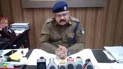 यातायात पुलिस के द्वारा विभिन्न प्राइवेट स्कूल वैनो में कार्रवाई| लगभग 10000 रुपए की चालानी कार्रवाई भी की गई #chhinwara