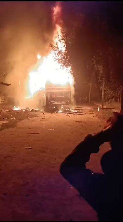 कॉन्स्टेबल को सस्पेंड किए जाने के बाद मणिपुर में 400 लोगों ने किया पुलिस थाने पर हमला #मणिपुर
