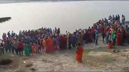 वैशाली प्रखंड क्षेत्र अंतर्गत नारायणी नदी में#सिमरा घाट के किनारे #मूर्ति_विसर्जन_के_दौरान_7_से_8 लोगों की #डूबने का सूच