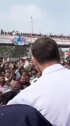 आज, बिहार की सड़कों पर उतरे जनसैलाब ने खुले दिल से भारत जोड़ो न्याय यात्रा को अपना प्यार दिया। #BharatJodoNyayYatra #RahulGandhi #IndianNationalCongress #Unity #PeopleOfIndia #Democracy #Hope #Welfare #Nyay #India #Justice