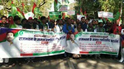 Jssc & Cgl पेपर लीक मामले में CBI जांच हेतु आजसू पार्टी ने किया राजभवन घेराव। सौंपा ज्ञापन। #आंदोलन #राजनीति