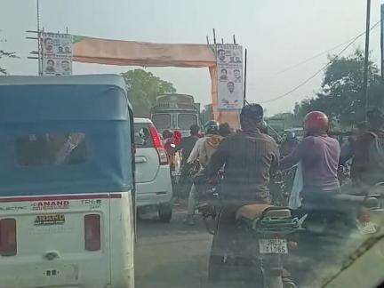 shahpur pul par jaam,no entry me paisa leke gaadi paar karwaane ka natija#palamau shahpur