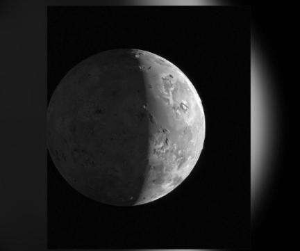नासा ने शेयर की सौरमंडल में सबसे अधिक सक्रिय ज्वालामुखी वाले 'आईओ' चंद्रमा की नज़दीक से ली गई तस्वीर #नासा #चंद्रमा